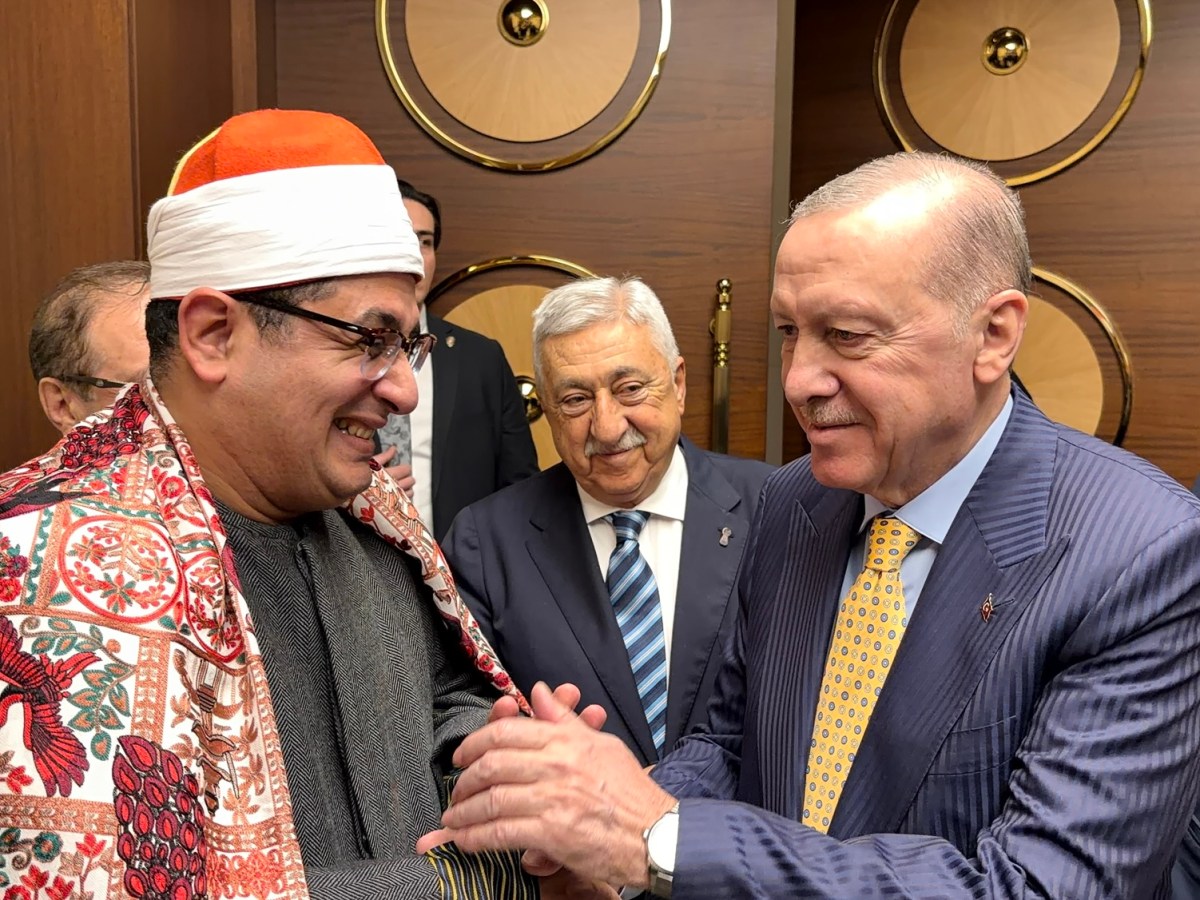 من هو الشيخ محمود الشحات أنور الذي أهداه أروغان ساعة بتوقيعه خلال حفل إفطار&nbsp;رئاسي؟